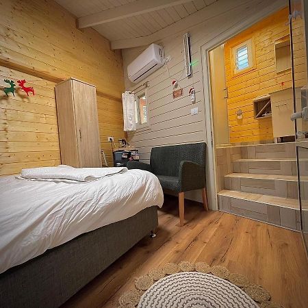 Vida Bhermon 2, One Small Wooden Cabin 마즈달 샴스 외부 사진