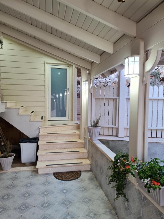 Vida Bhermon 2, One Small Wooden Cabin 마즈달 샴스 외부 사진