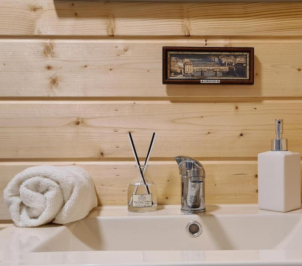 Vida Bhermon 2, One Small Wooden Cabin 마즈달 샴스 외부 사진