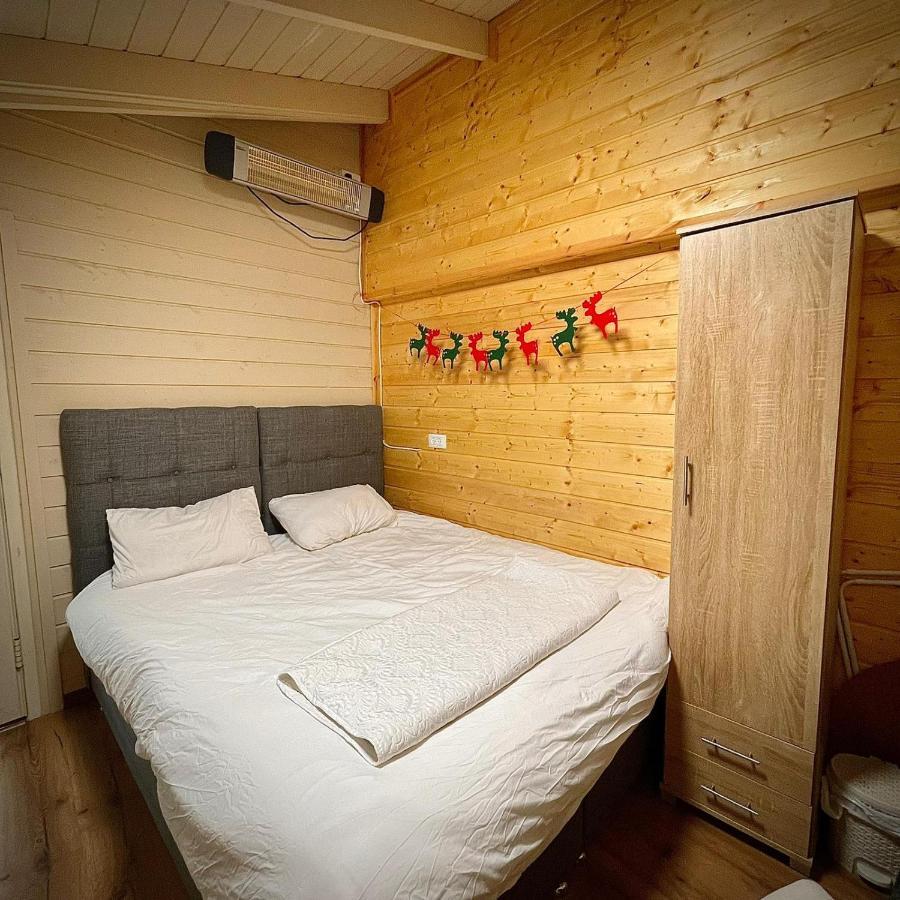 Vida Bhermon 2, One Small Wooden Cabin 마즈달 샴스 외부 사진
