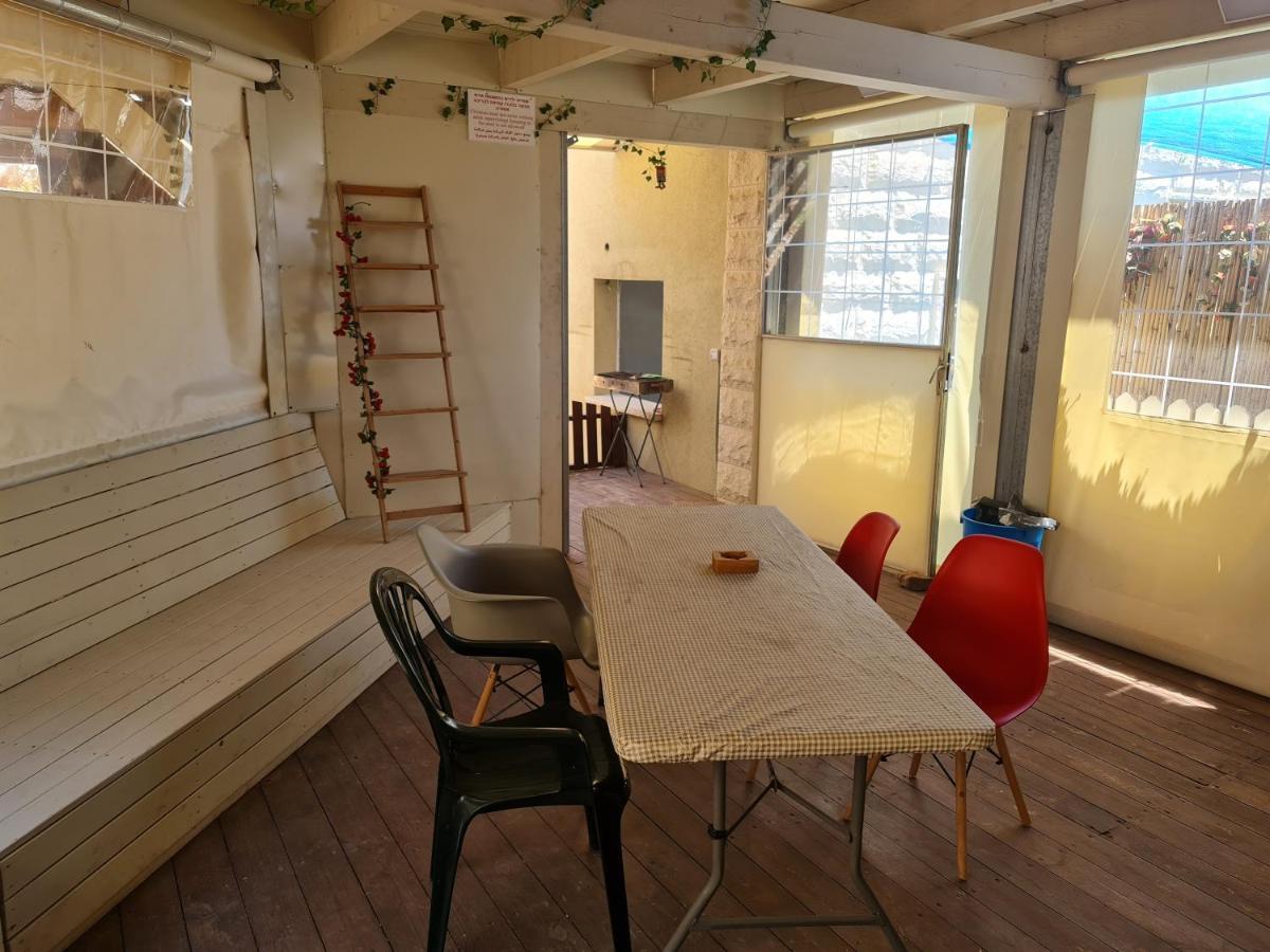 Vida Bhermon 2, One Small Wooden Cabin 마즈달 샴스 외부 사진