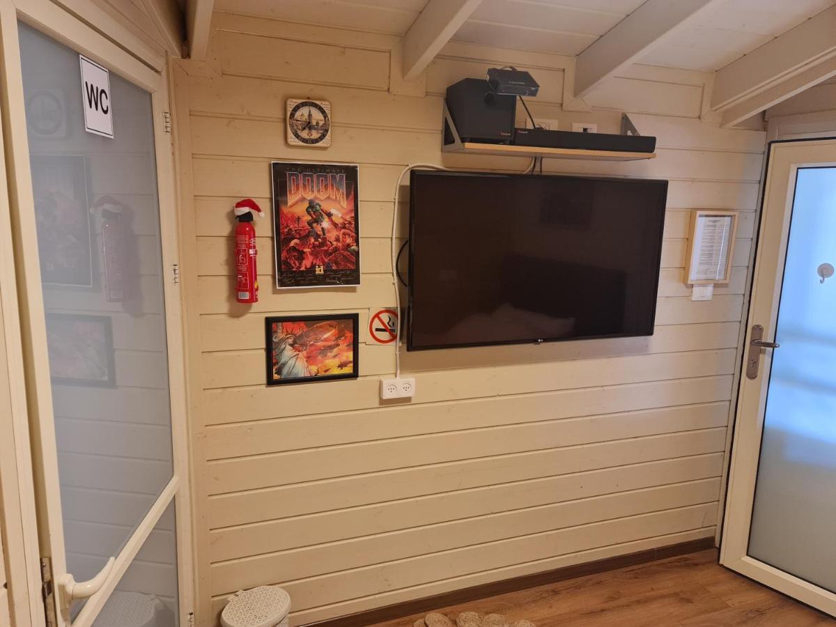 Vida Bhermon 2, One Small Wooden Cabin 마즈달 샴스 외부 사진
