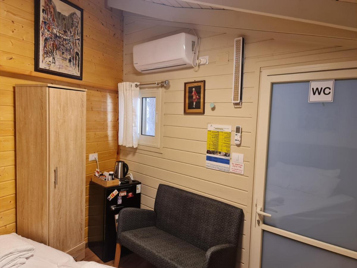 Vida Bhermon 2, One Small Wooden Cabin 마즈달 샴스 외부 사진