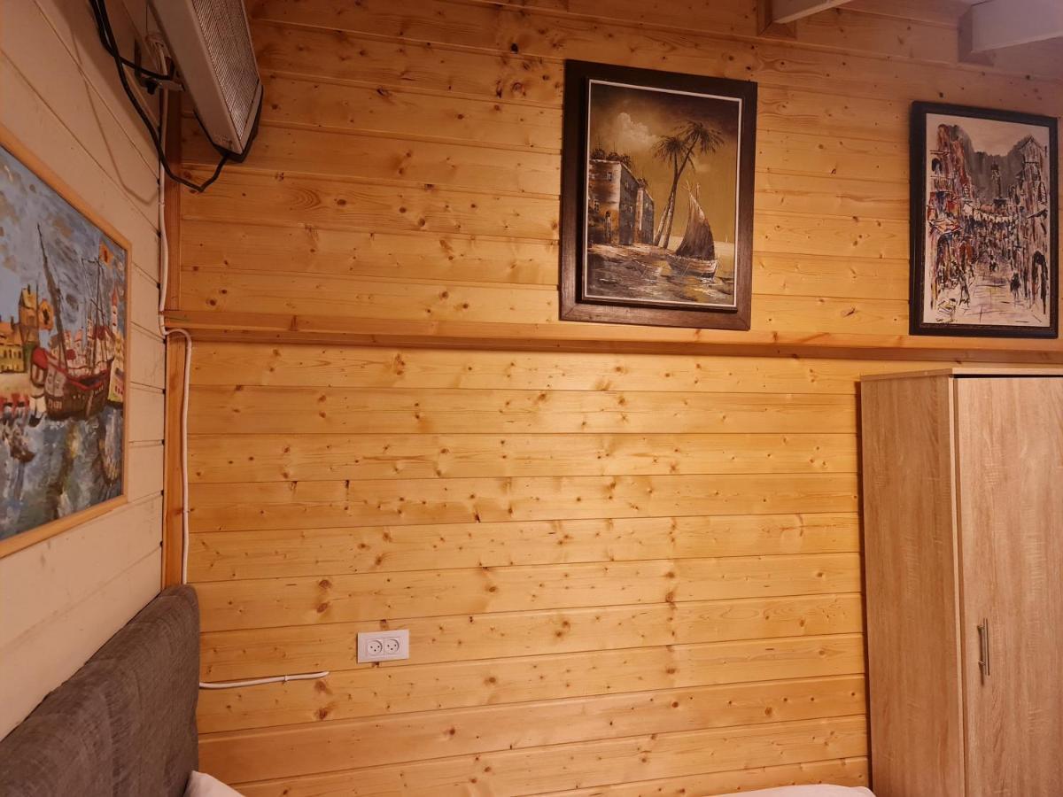 Vida Bhermon 2, One Small Wooden Cabin 마즈달 샴스 외부 사진